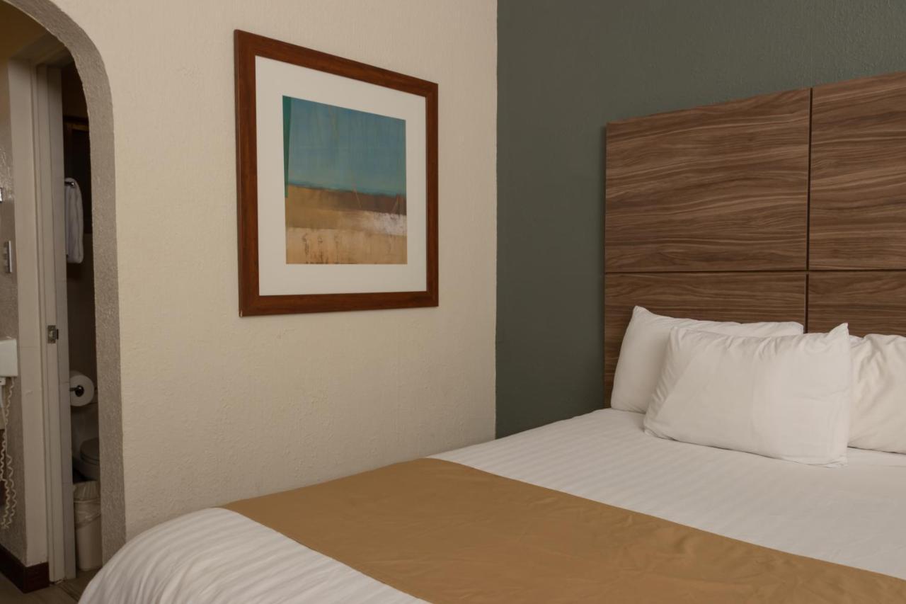 Best Western Cumbres Inn Cd. Cuauhtemoc Екстер'єр фото