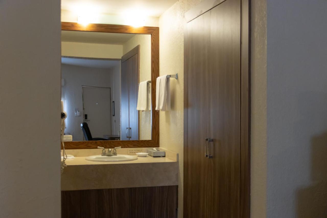 Best Western Cumbres Inn Cd. Cuauhtemoc Екстер'єр фото